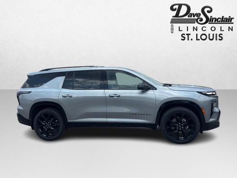 Used 2026 Chevrolet Traverse RS w/ LPO, Floor Liner Package FWD image 2