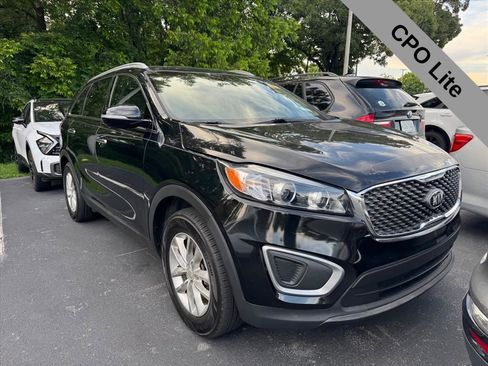 Used 2018 Kia Sorento FWD image 1