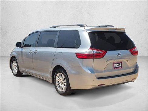 Used 2017 Toyota Sienna XLE w/ XLE Navigation Package FWD image 8