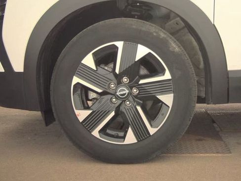 Used 2025 Nissan Kicks SV AWD/4WD image 21