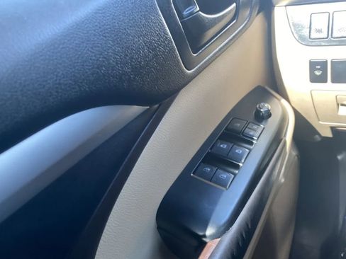 Used 2016 Toyota Highlander Plus AWD/4WD image 16