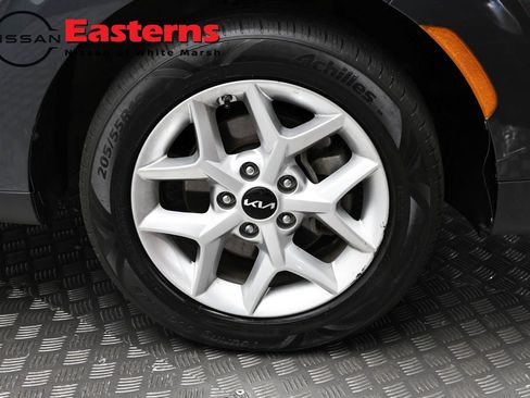 Used 2025 Kia Soul LX w/ LX Technology Package FWD image 30
