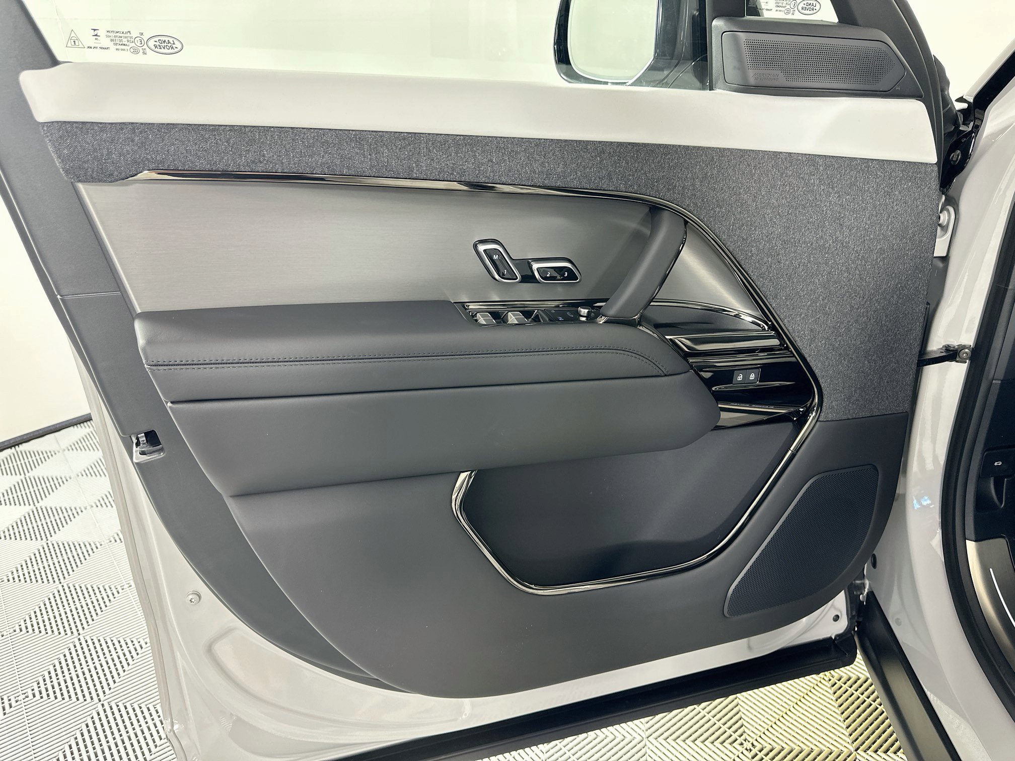 New 2027 Land Rover Range Rover Sport Dynamic SE AWD/4WD image 14