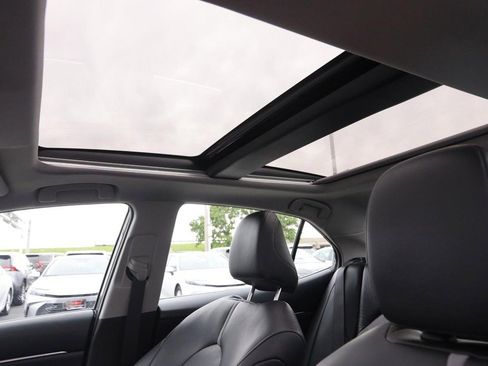 Used 2018 Toyota Camry XSE FWD image 8