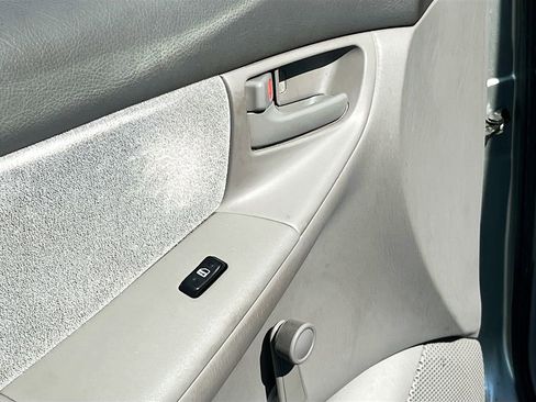 Used 2004 Toyota Corolla LE image 17