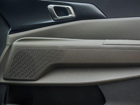 New 2026 Kia Carnival LXS image 9