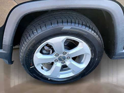 Used 2018 Jeep Compass Latitude w/ Cold Weather Group AWD/4WD image 34