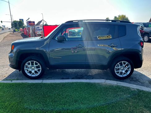 Used 2022 Jeep Renegade Latitude w/ Convenience Group image 2
