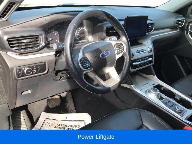 Used 2023 Ford Explorer XLT AWD/4WD image 3
