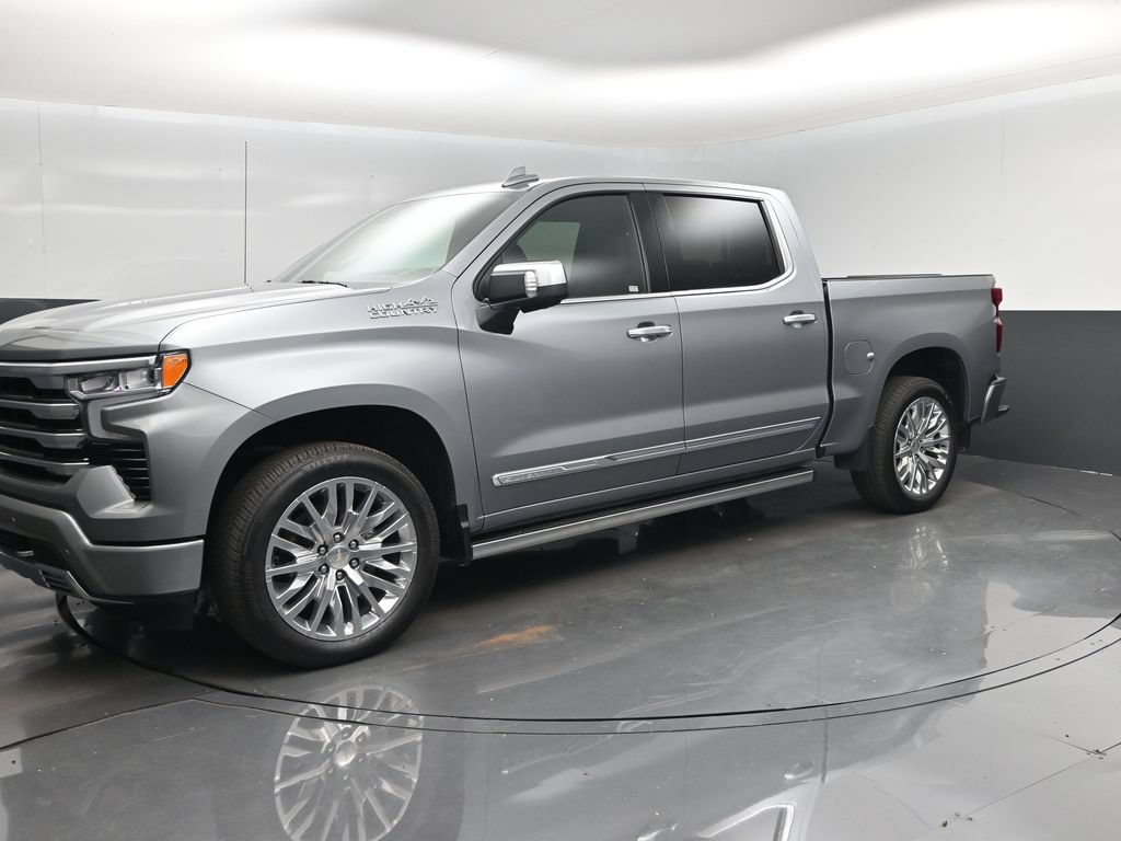 Used 2025 Chevrolet Silverado 1500 High Country w/ Technology Package AWD/4WD image 9
