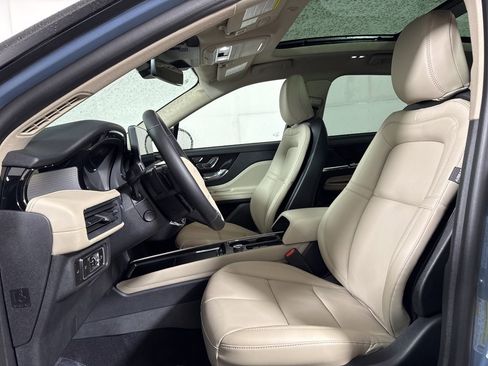 New 2026 Lincoln Corsair Premiere image 9