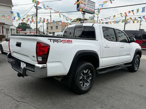Used 2018 Toyota Tacoma TRD Off-Road AWD/4WD image 6
