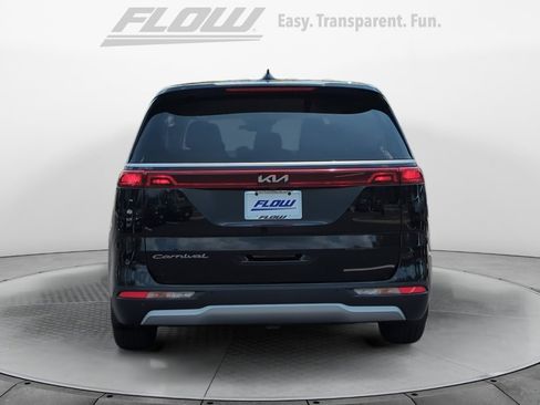 Used 2022 Kia Carnival LX FWD image 8