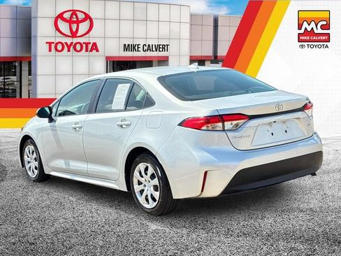 Used 2025 Toyota Corolla LE FWD image 3