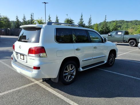 Used 2013 Lexus LX 570 4WD w/ Luxury Pkg image 5