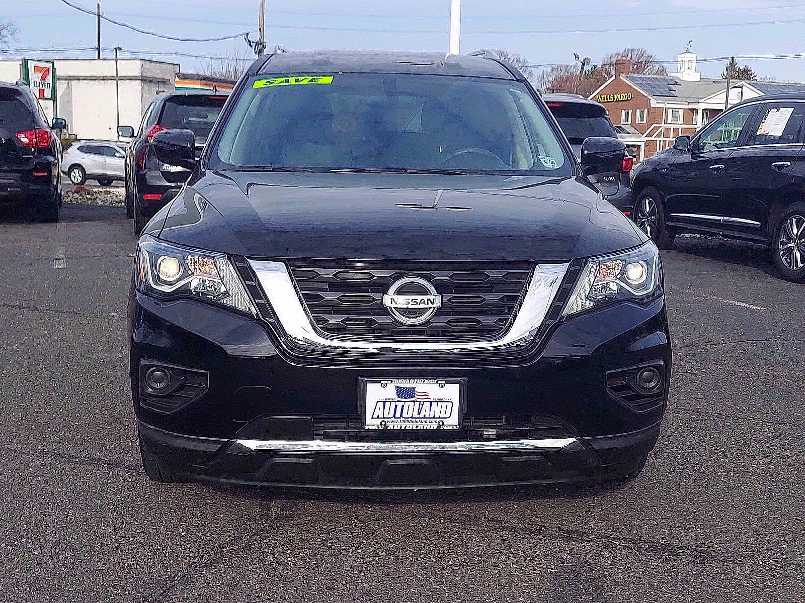 Used 2019 Nissan Pathfinder S AWD/4WD image 2