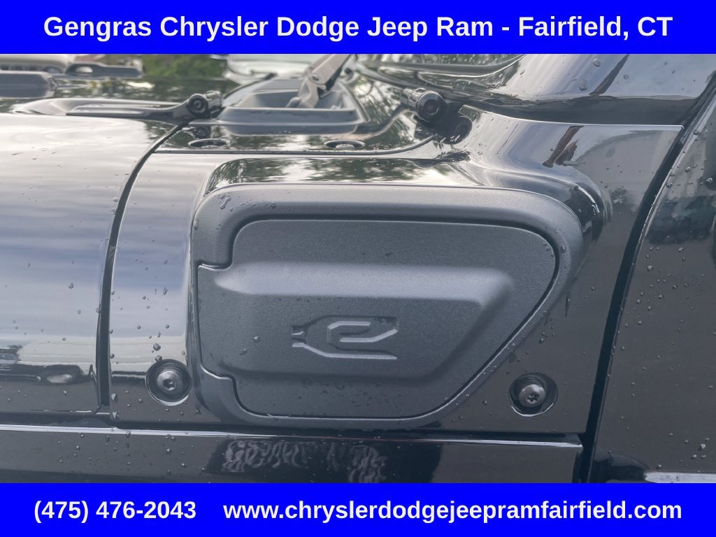 Used 2024 Jeep Wrangler Unlimited w/ Convenience Group AWD/4WD image 15