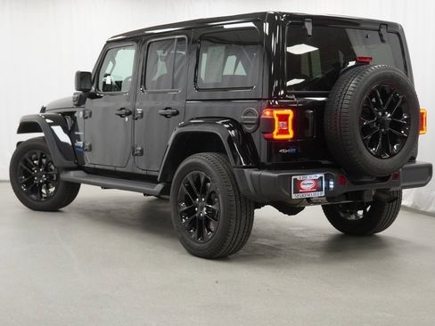 Certified 2021 Jeep Wrangler Unlimited Sahara w/ Cold Weather Group image 15