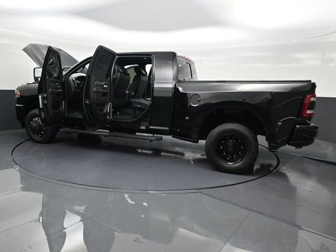 Used 2024 RAM 3500 Laramie w/ Night Edition image 37