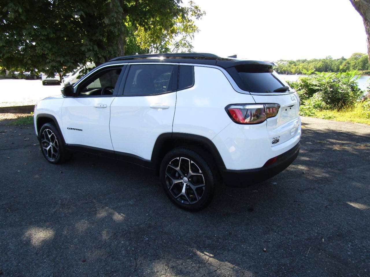 Used 2024 Jeep Compass Limited AWD/4WD image 38