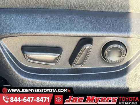 Used 2025 Toyota Camry SE image 28