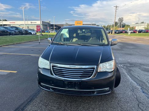 Used 2012 Chrysler Town & Country Touring-L w/ Entertainment Group #2 FWD image 13