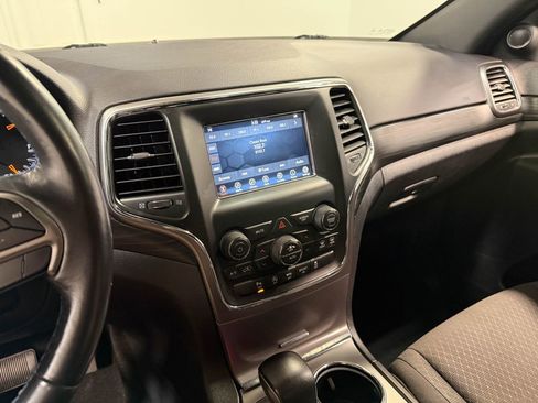 Used 2019 Jeep Grand Cherokee Laredo AWD/4WD image 79