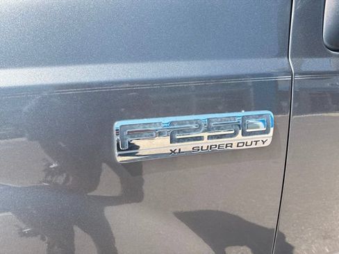 Used 2005 Ford F250 XL RWD image 4