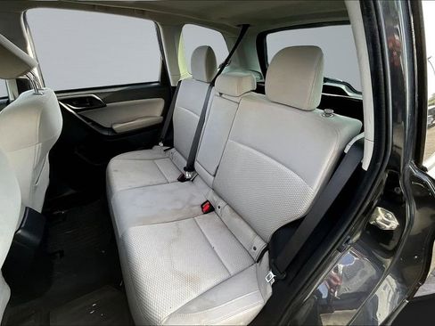Used 2018 Subaru Forester 2.5i Premium w/ All-Weather Package AWD/4WD image 18