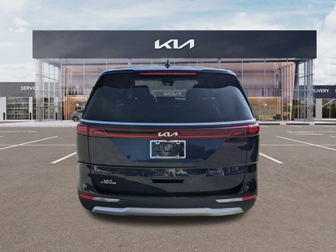 Certified 2023 Kia Carnival LX image 5