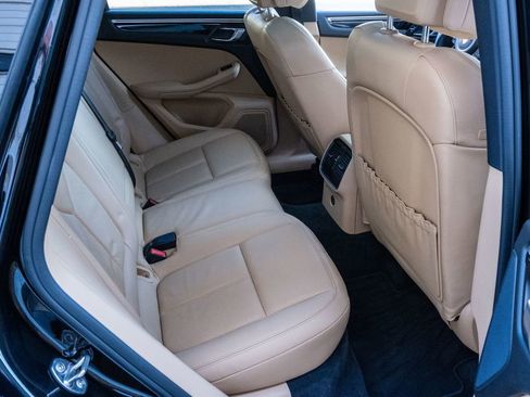 Used 2018 Porsche Macan image 33