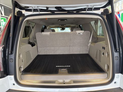 Used 2020 Cadillac Escalade ESV Luxury image 11