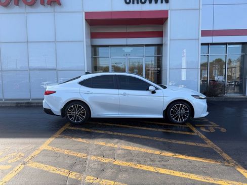 Used 2025 Toyota Camry XLE image 4