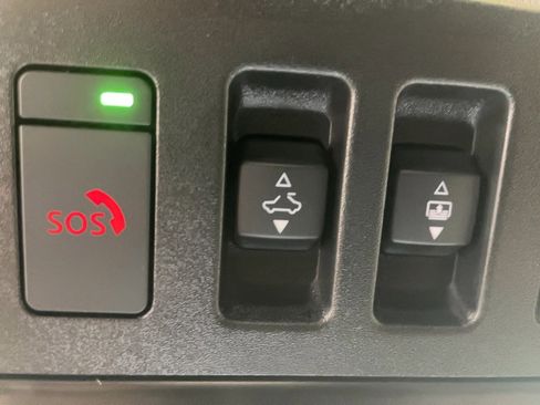 Used 2024 Nissan Pathfinder Platinum w/ Cargo Package image 10