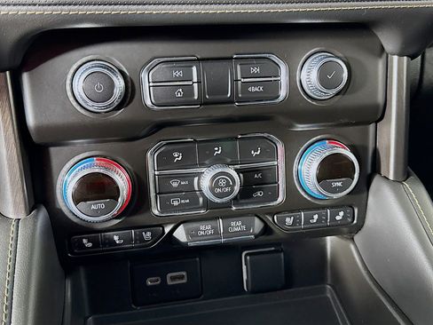 Used 2022 GMC Yukon AT4 AWD/4WD image 24