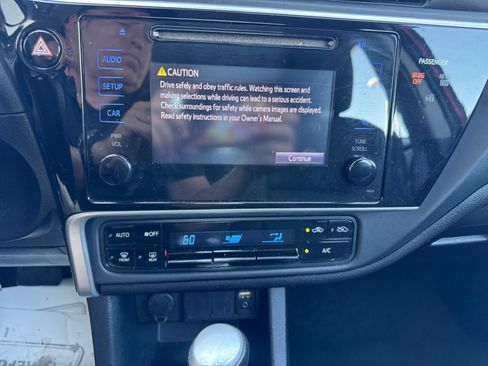 Used 2017 Toyota Corolla LE w/ Carpet Mat Package (TMS) FWD image 12