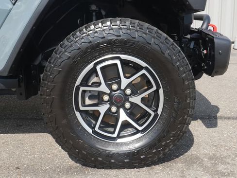 Used 2025 Jeep Gladiator Rubicon AWD/4WD image 14