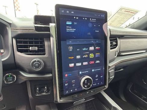 Used 2024 Ford Expedition Platinum image 26