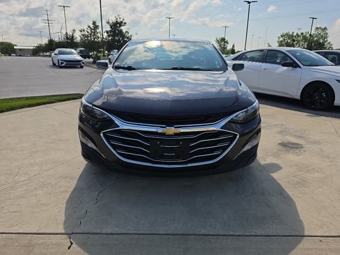 Used 2023 Chevrolet Malibu LT FWD image 2