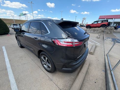Used 2020 Ford Edge SEL w/ Convenience Package FWD image 3