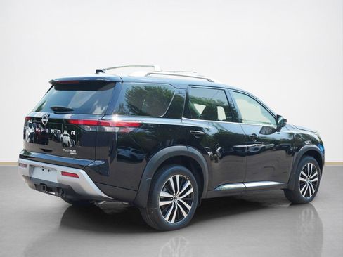New 2025 Nissan Pathfinder Platinum image 2