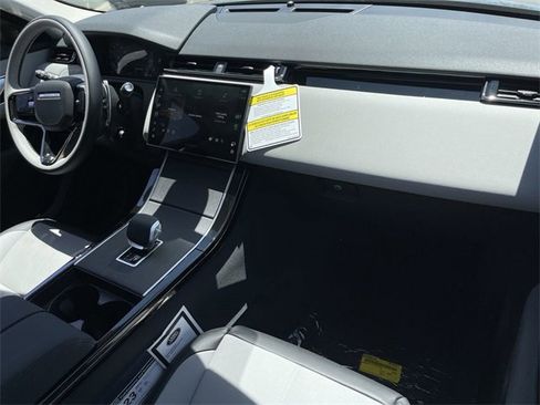 New 2025 Land Rover Range Rover Velar Dynamic SE image 12