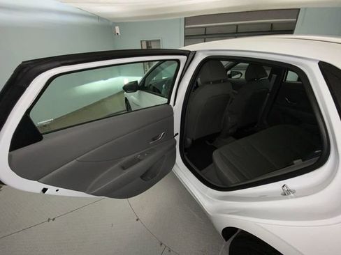 Used 2024 Hyundai Elantra SEL FWD image 22