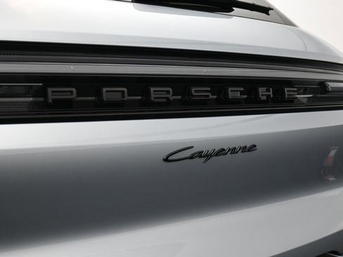 Certified 2025 Porsche Cayenne image 14