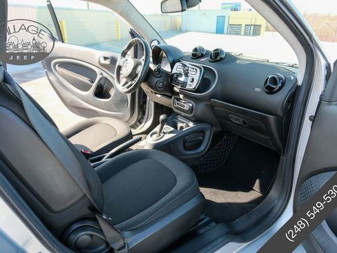 Used 2018 smart fortwo electric drive image 12