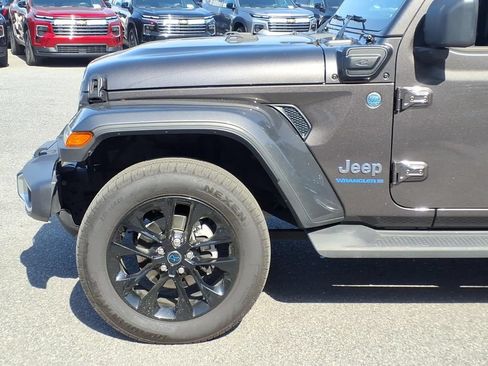 Used 2025 Jeep Wrangler Unlimited Sahara AWD/4WD image 6