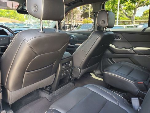 Used 2023 Chevrolet Traverse Premier w/ Redline Edition FWD image 11