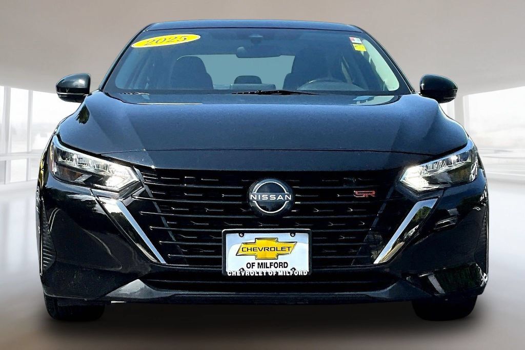 Used 2025 Nissan Sentra SR FWD image 2