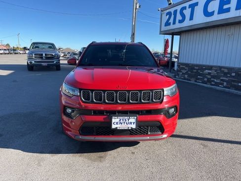 Used 2023 Jeep Compass Limited AWD/4WD image 2