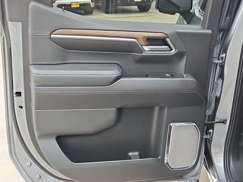 Certified 2024 Chevrolet Silverado 1500 High Country w/ Technology Package image 15